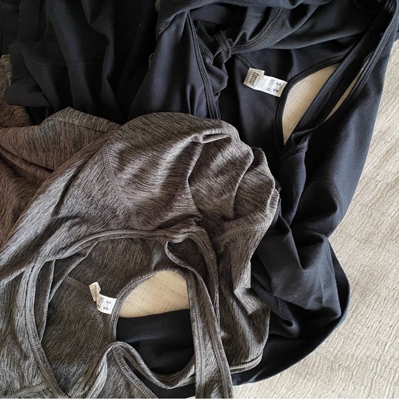Under Armour long sleeve tops - Picture 4 of 7
